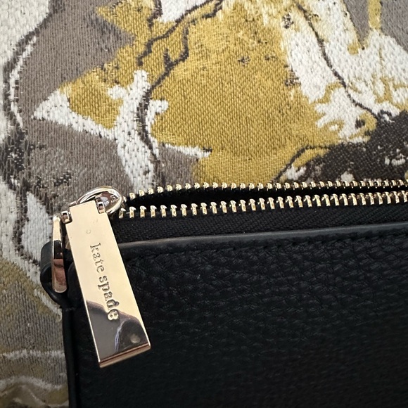 Kate Spade Convertible Bag to Wristlet Black Pebbled Leather. - Picture 10 of 13